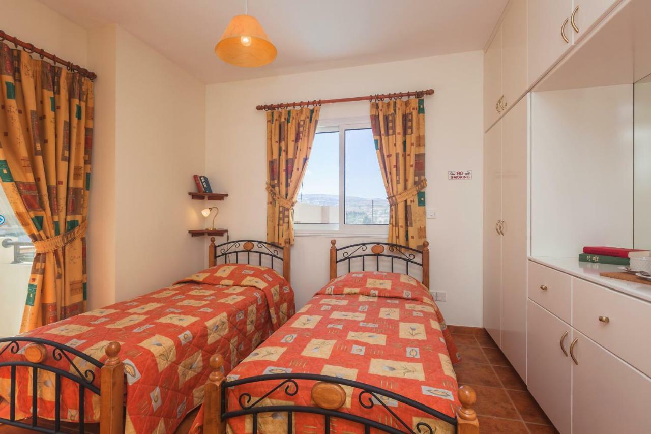 Thekla Court Apartment Полис Екстериор снимка