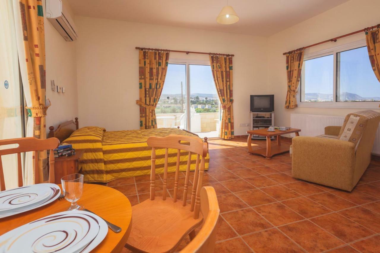 Thekla Court Apartment Полис Екстериор снимка