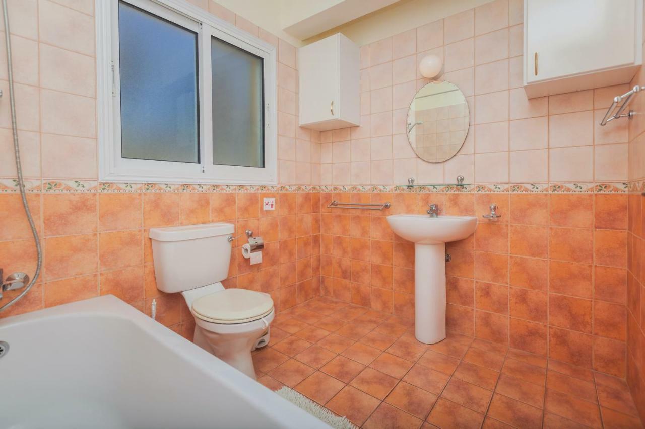 Thekla Court Apartment Полис Екстериор снимка