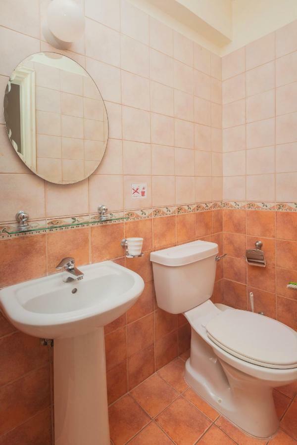 Thekla Court Apartment Полис Екстериор снимка