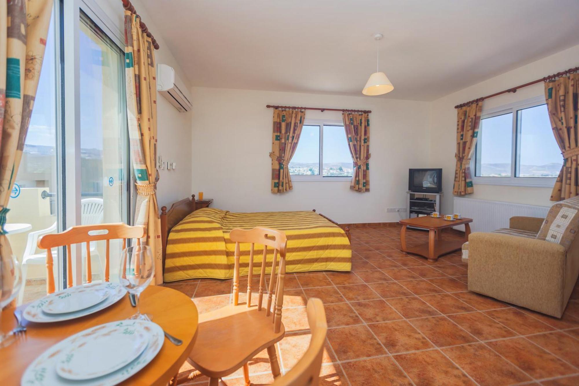 Thekla Court Apartment Полис Екстериор снимка