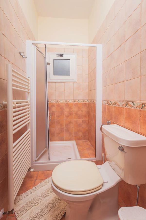 Thekla Court Apartment Полис Екстериор снимка