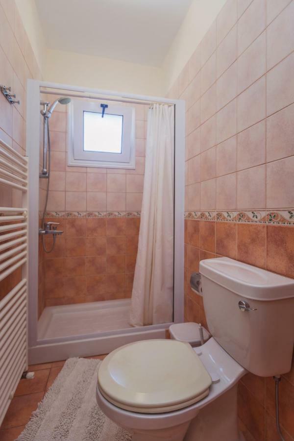 Thekla Court Apartment Полис Екстериор снимка