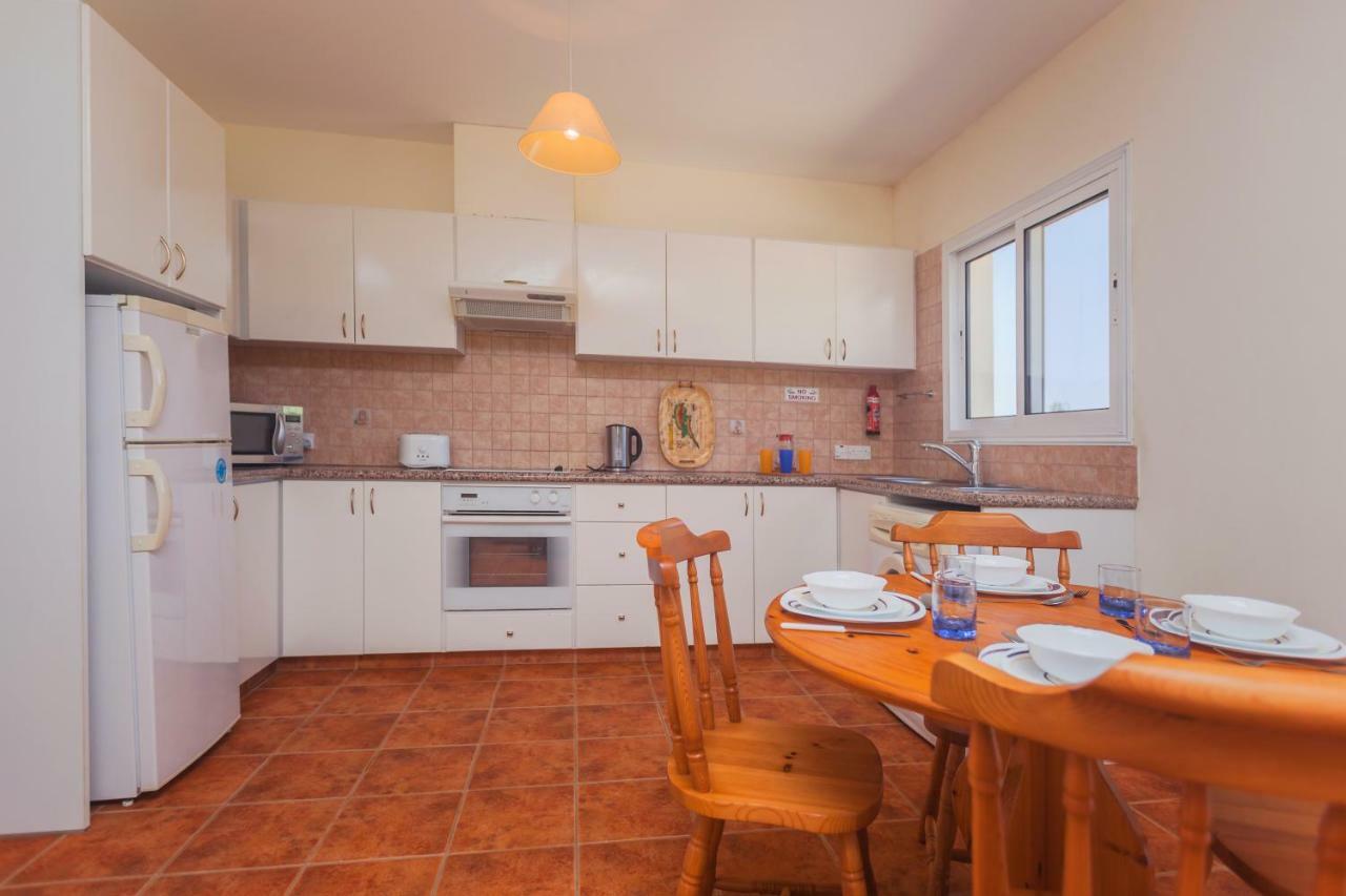 Thekla Court Apartment Полис Екстериор снимка