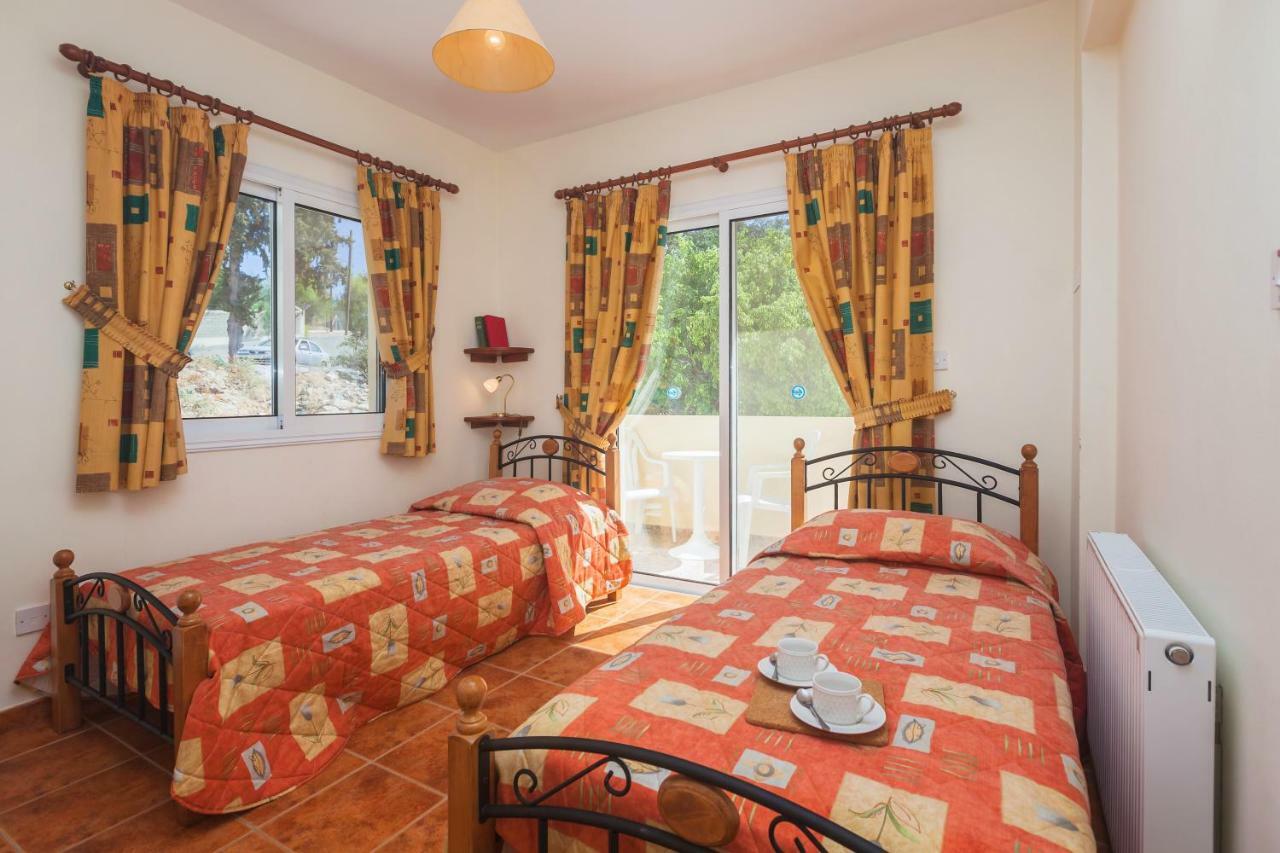 Thekla Court Apartment Полис Екстериор снимка
