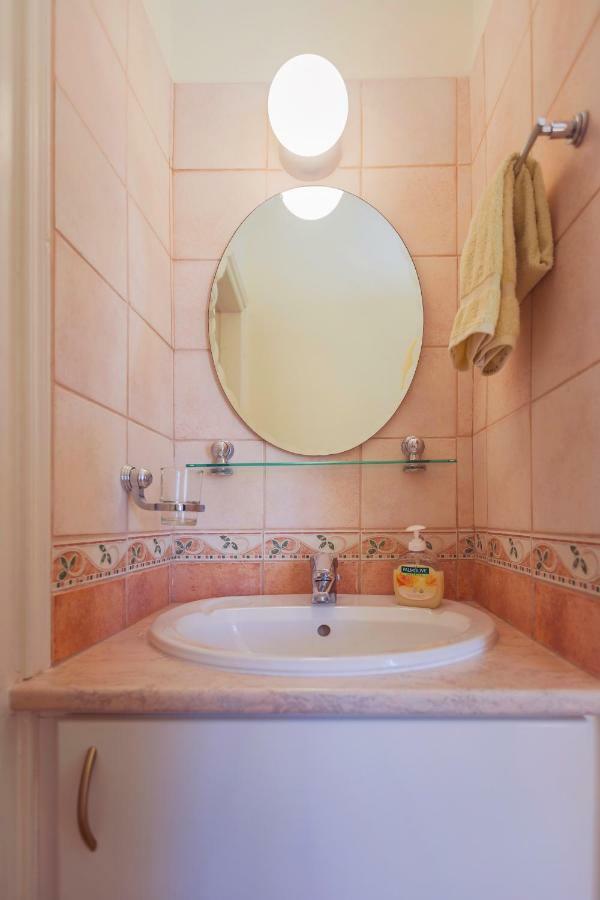 Thekla Court Apartment Полис Екстериор снимка